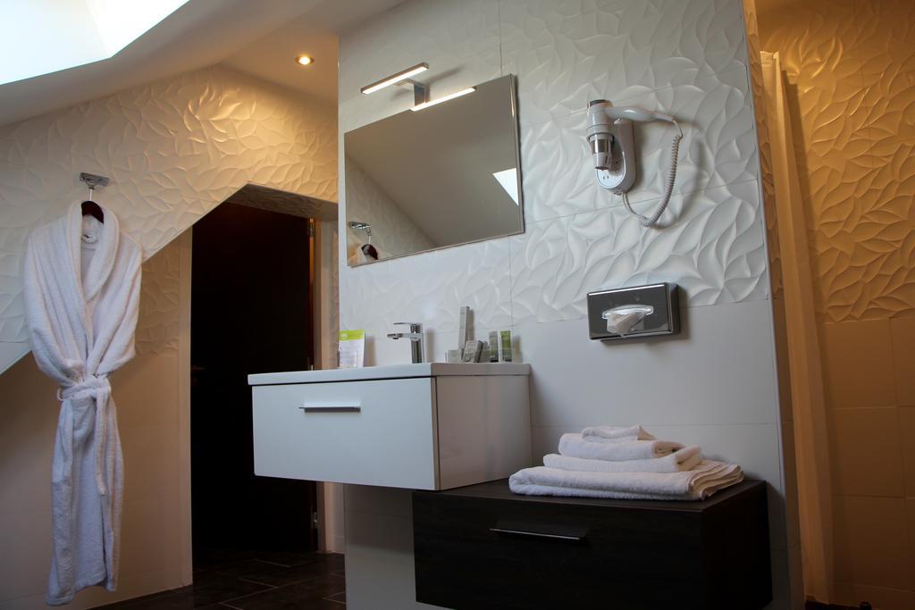 Hotel L'Esturgeon Poissy Eksteriør bilde