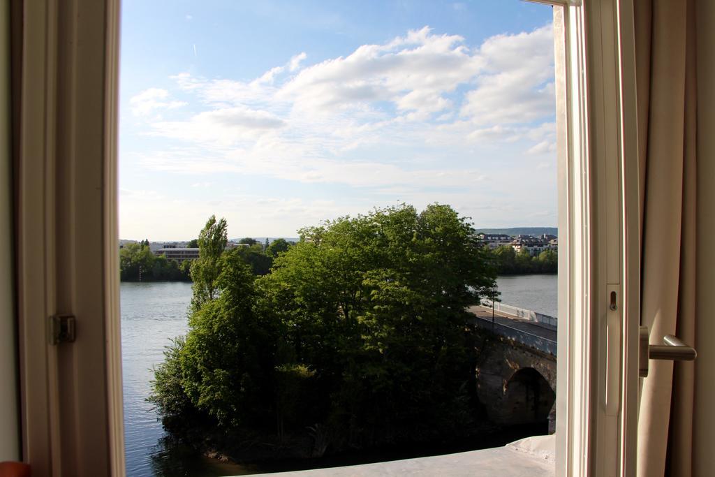 Hotel L'Esturgeon Poissy Eksteriør bilde