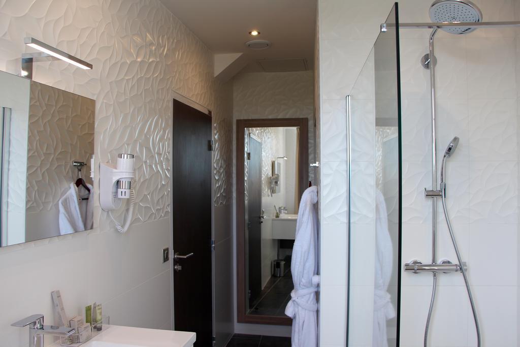 Hotel L'Esturgeon Poissy Eksteriør bilde