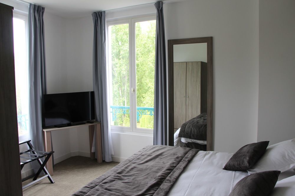 Hotel L'Esturgeon Poissy Eksteriør bilde