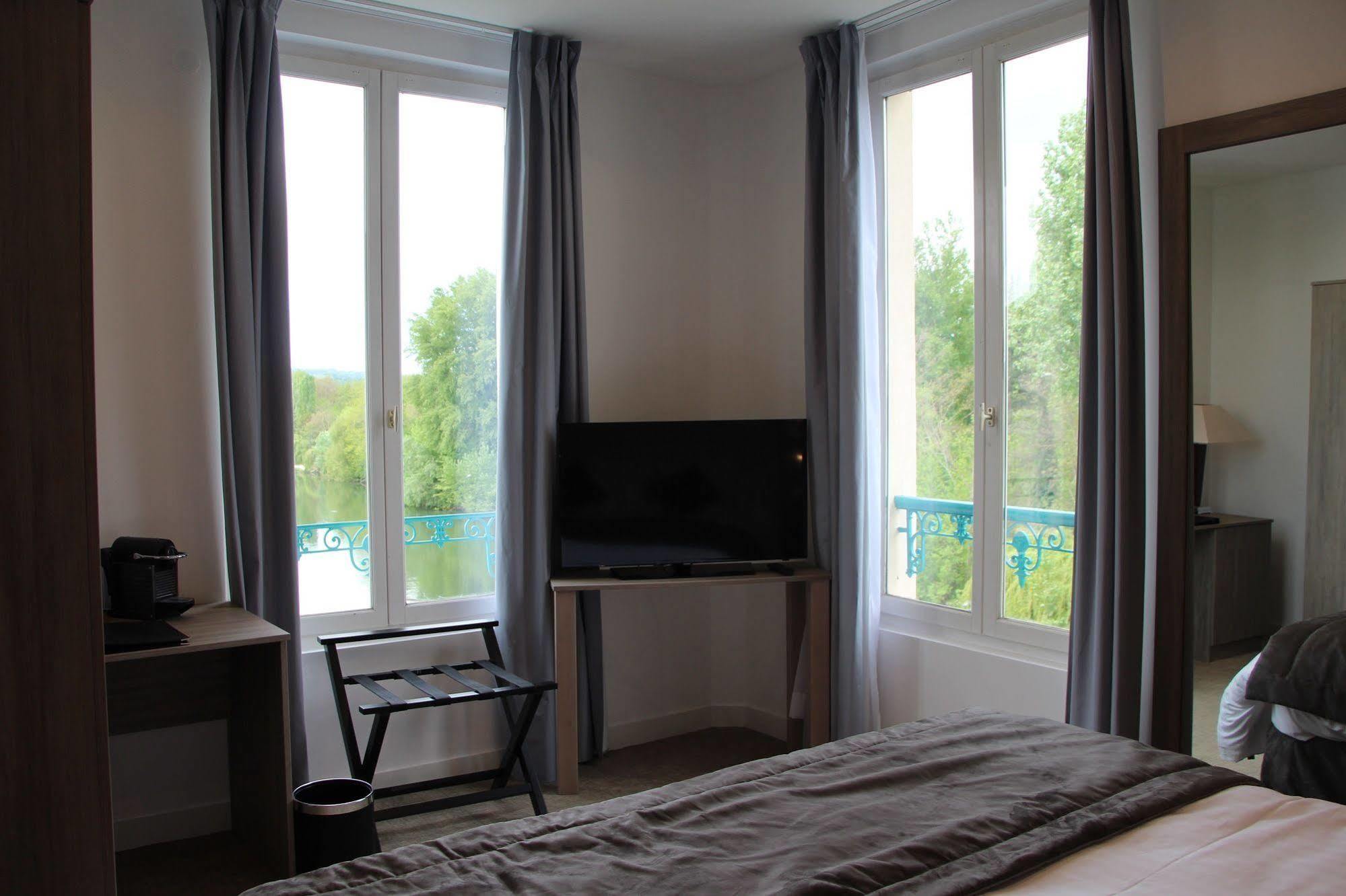 Hotel L'Esturgeon Poissy Eksteriør bilde