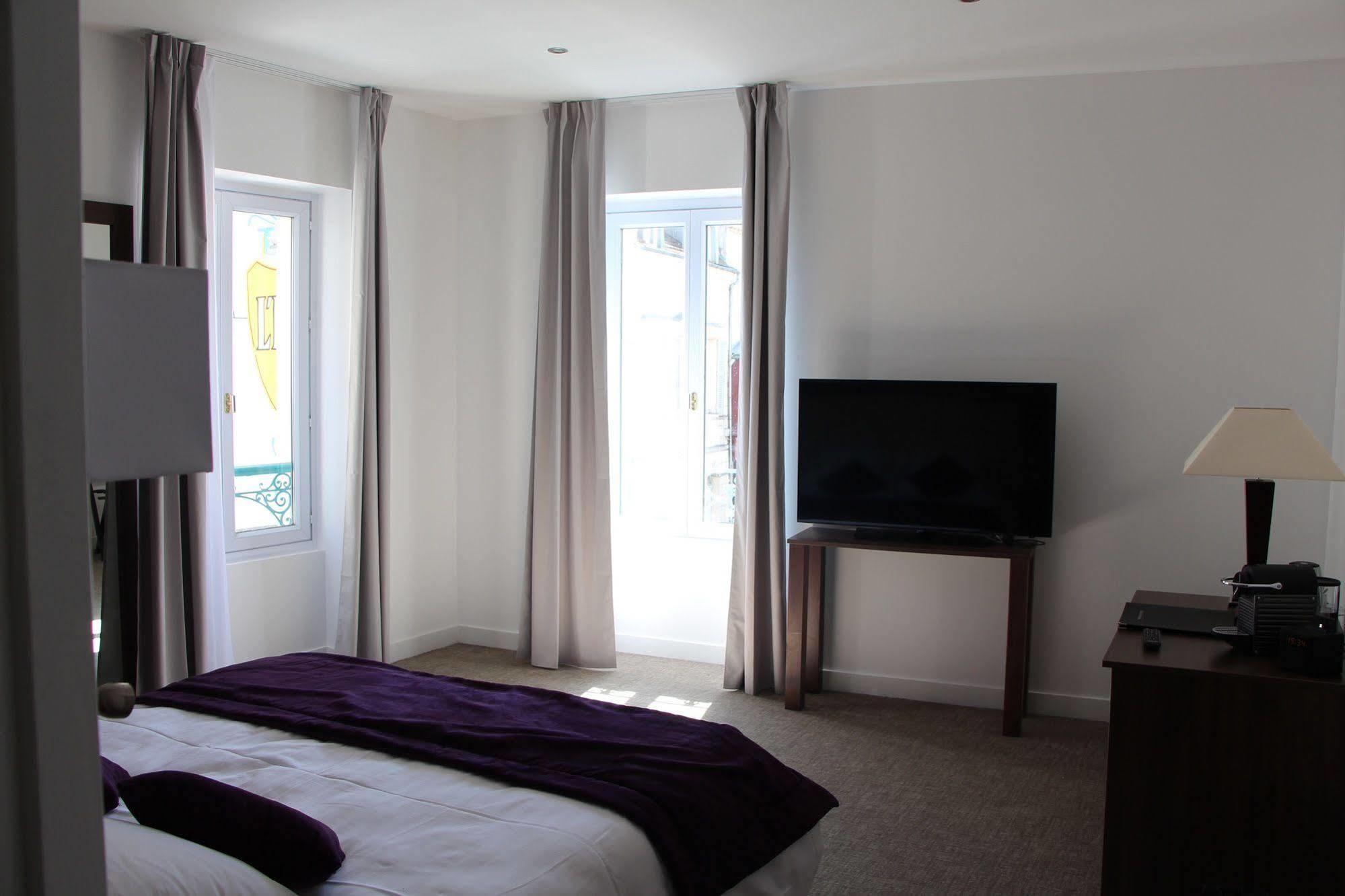 Hotel L'Esturgeon Poissy Eksteriør bilde