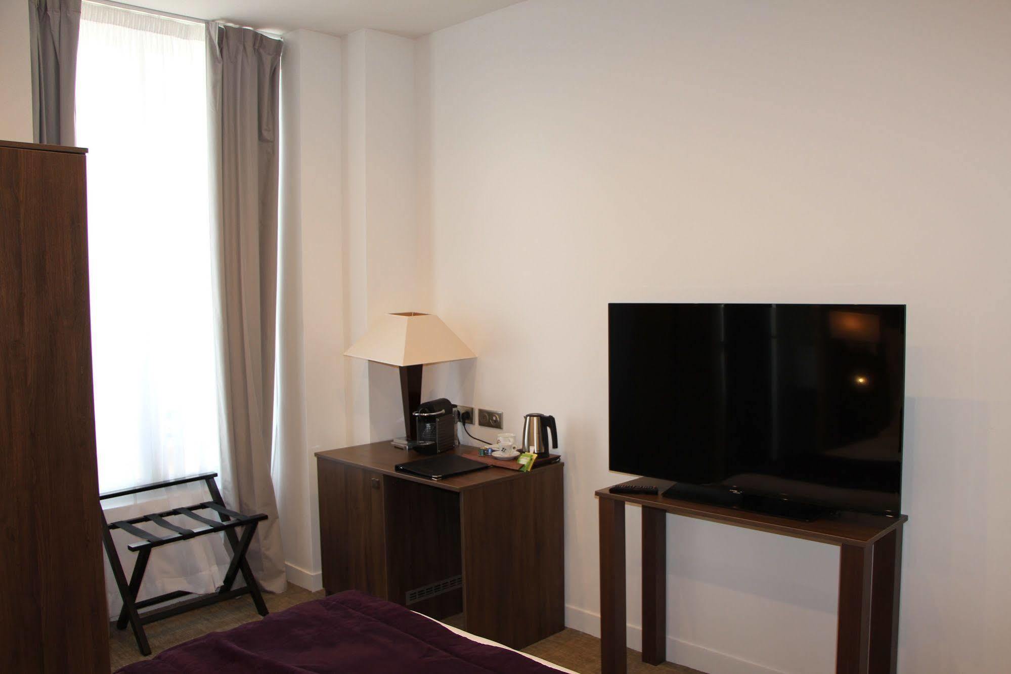 Hotel L'Esturgeon Poissy Eksteriør bilde