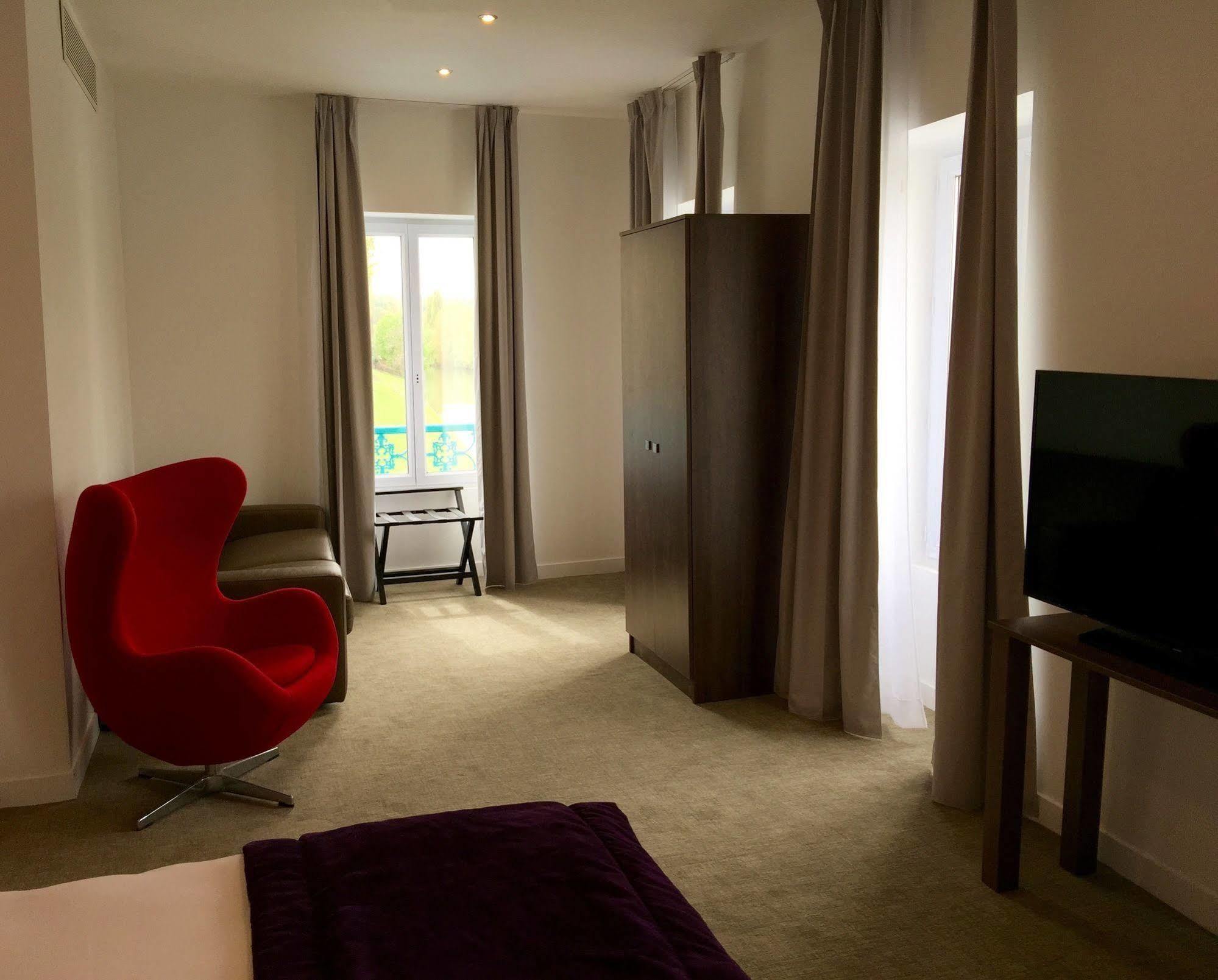 Hotel L'Esturgeon Poissy Eksteriør bilde