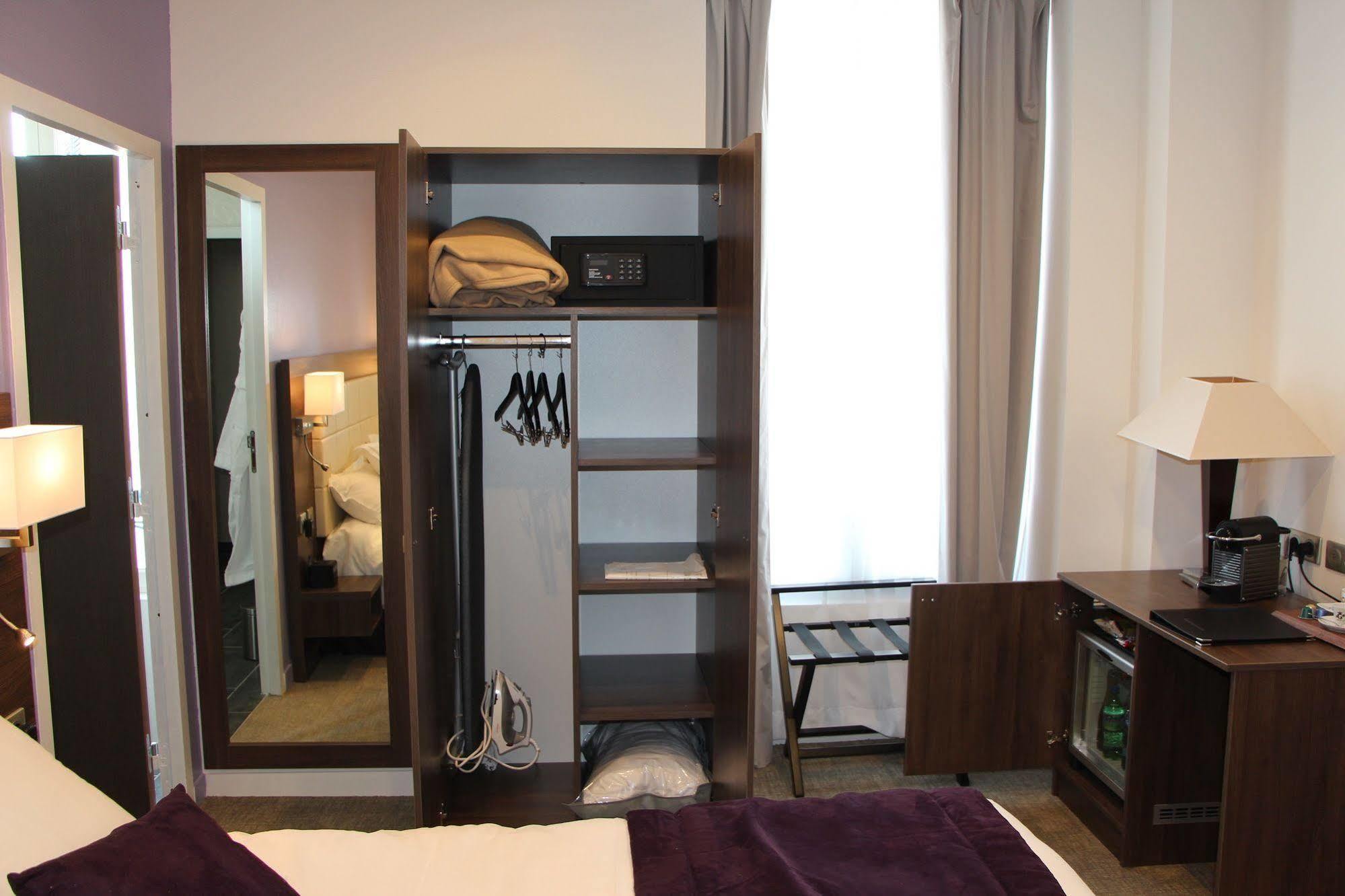 Hotel L'Esturgeon Poissy Eksteriør bilde