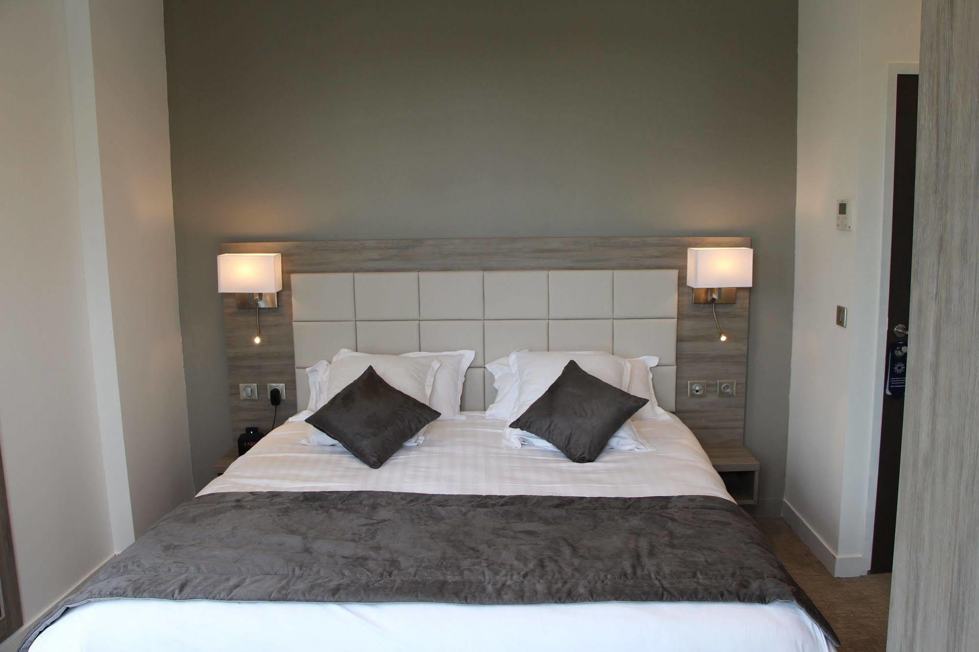 Hotel L'Esturgeon Poissy Eksteriør bilde
