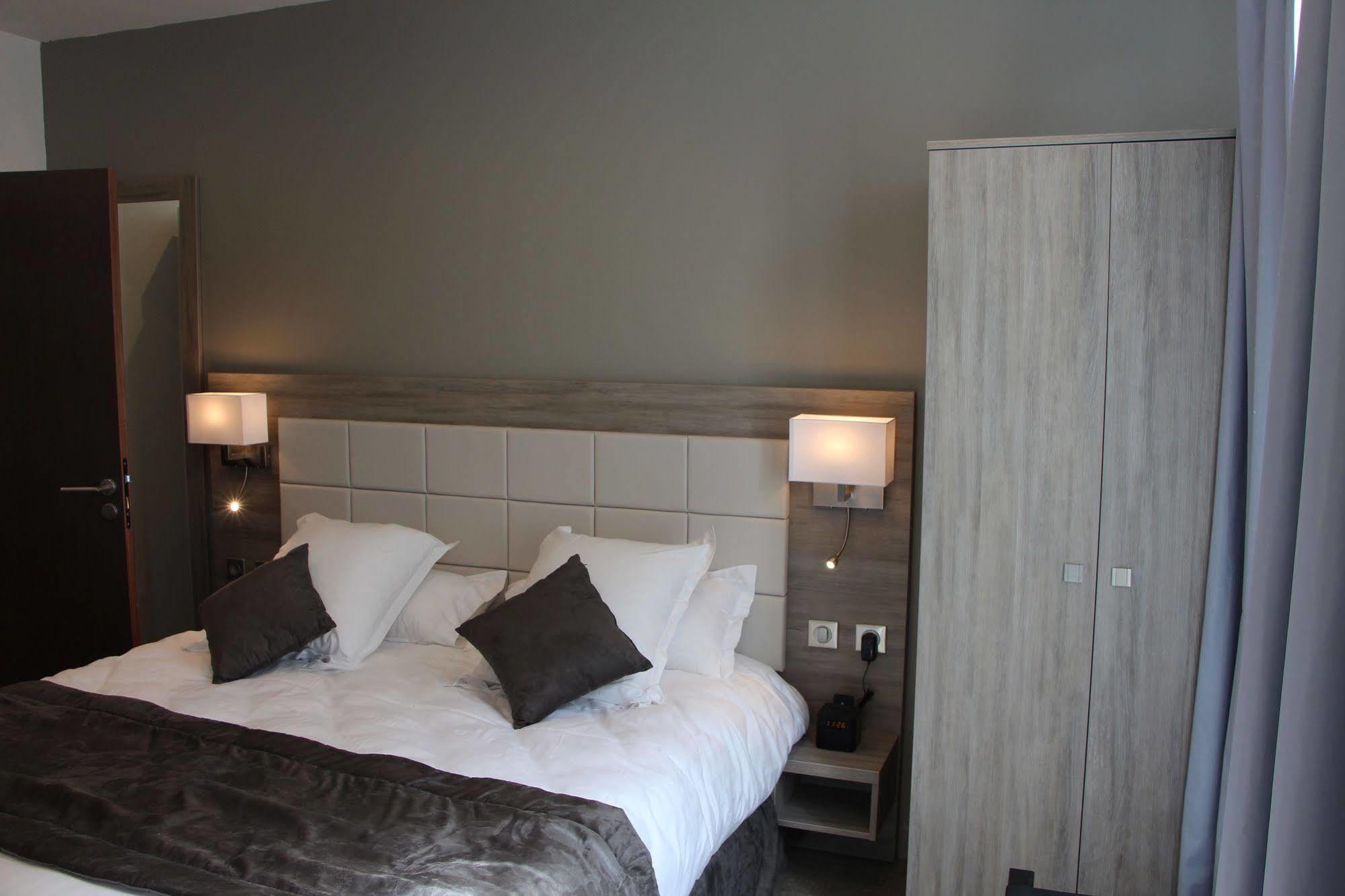Hotel L'Esturgeon Poissy Eksteriør bilde