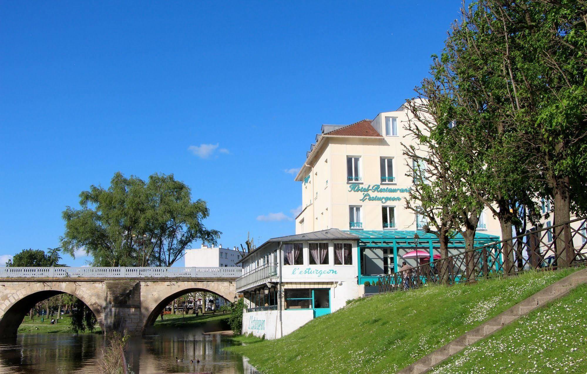 Hotel L'Esturgeon Poissy Eksteriør bilde